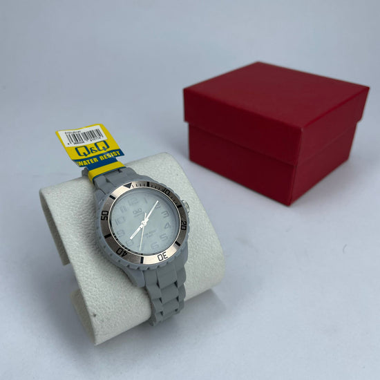 Q&Q Classic Gray Unisex Watch